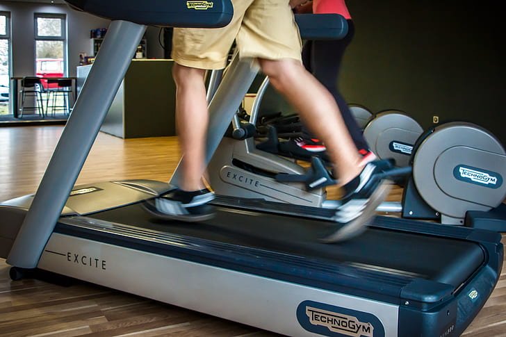 Run Pain-Free: Protect Knees on Treadmill!